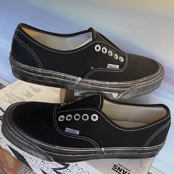 Vans WMNS 0g Authentic L
Stressed Black/White
VN0A5FBDBA2
Sneakers - Picture 10 of 16